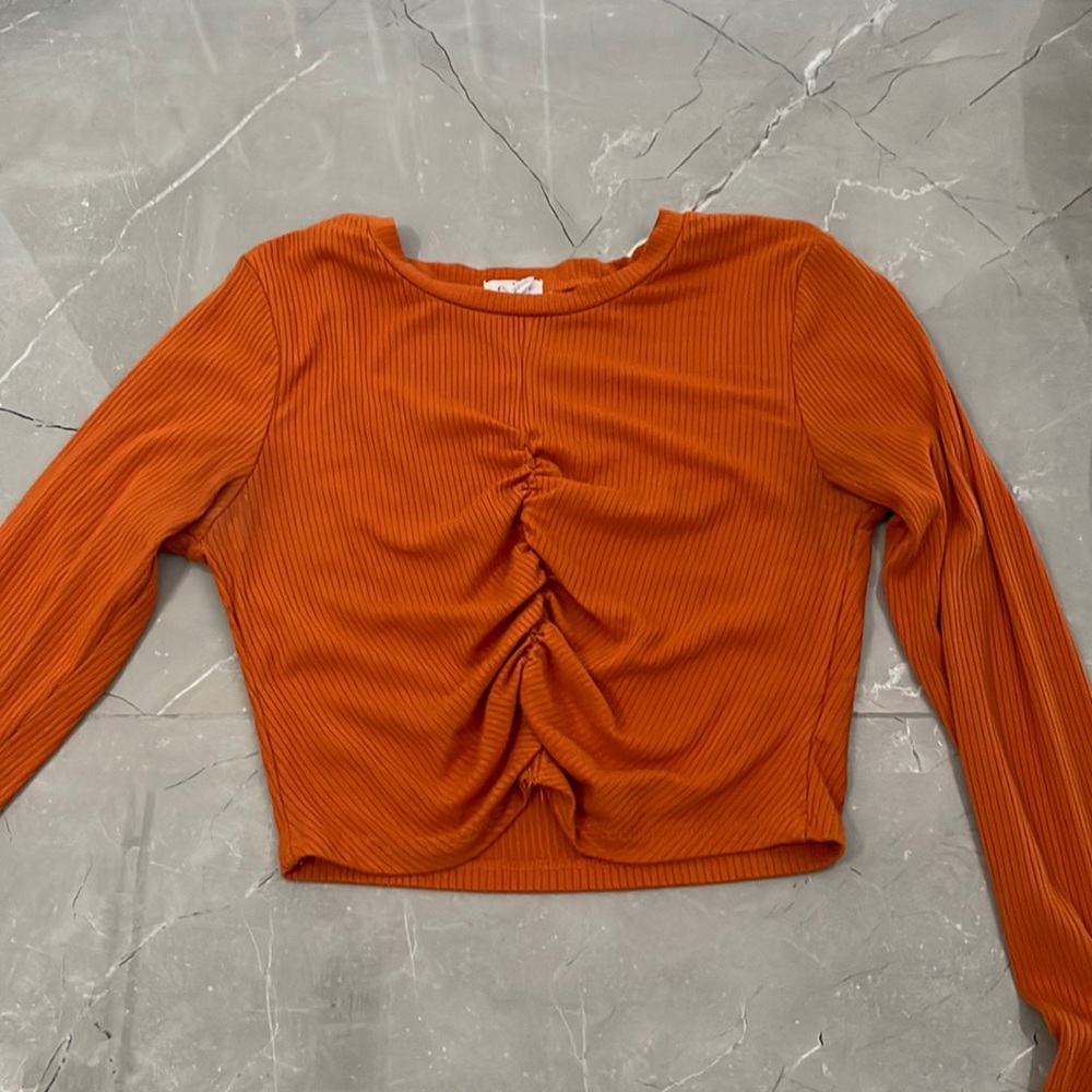 BARELY WORN orange long sleeve cropped top😇